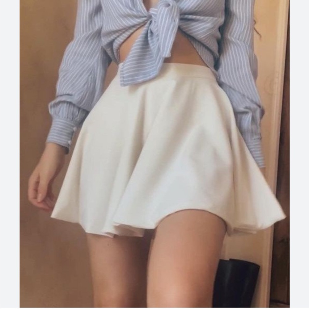 50%off w❤️ Foreign Exchange Hi-rise 1/2 moon Skater Miniskirt ivory sweater M